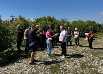 Umjesto drveća, šuma solara: Tko štiti Kozjak?