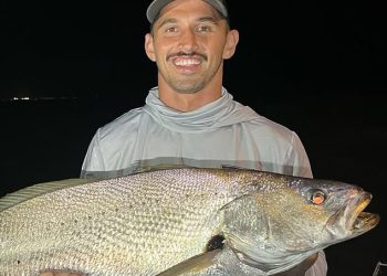 Upozorenje grafičkog sadržaja: Footy Star otkriva bizaran način na koji je završio s 40 uboda u nozi