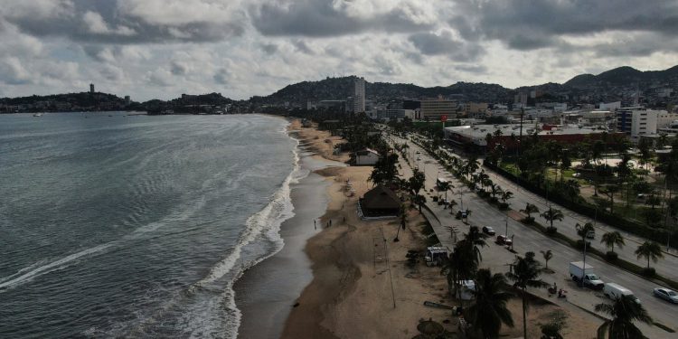 Uragan Erick jača u ‘izuzetno opasnu’ kategoriju 4 dok se približava Meksiku