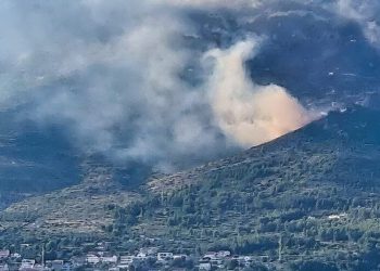 VELIKI POŽAR IZNAD KAŠTELA Gori makija na Kozjaku, u akciji 110 vatrogasaca i kanaderi