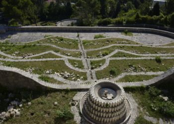 VIDEO Mostarac uredio stazu na Partizanskom groblju: Ako Grad neće, ja hoću