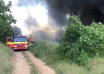 VIDEO Požar u Širokom Brijegu, gore gume i otpad