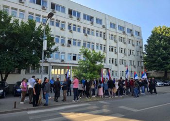 VIDEO Predložen pritvor Milanu Miličeviću, prosvjednici okupljeni ispred Okružnog suda u Banjoj Luci