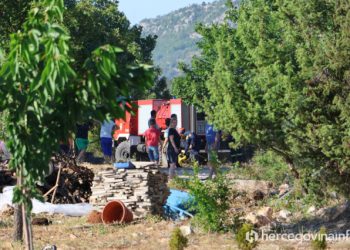VIDEO Vatrogasci dežurali cijelu noć nakon požara kod Ljubuškog