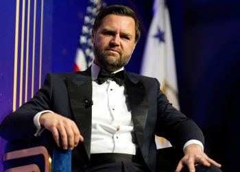 Vance je napravio kratko putovanje u Montanu kako bi razgovarao s Rupertom i Lachlanom Murdochom, kažu izvori AP -a