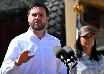 Vance vraća Gabbarda nakon što Trump odbaci njezinu iransku nuklearnu procjenu