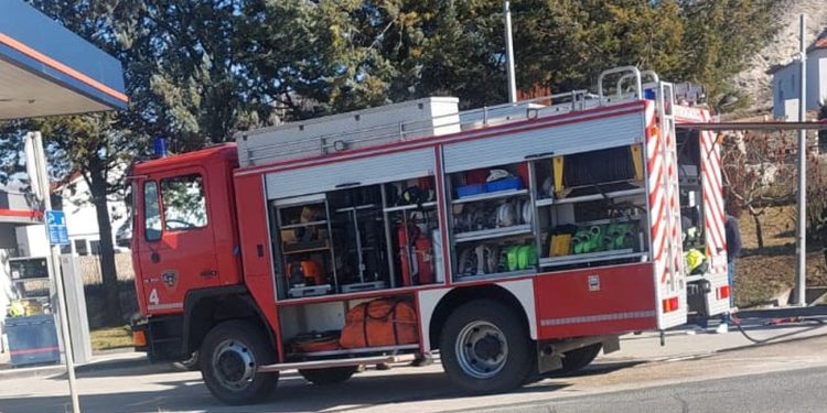 Vatrogasne intervencije na području Splitsko-dalmatinske županije: Požari u Živogošću, Obrovcu Sinjskom i Podaci