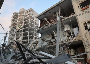 Velika Britanija savjetuje protiv svih putovanja u Izrael nakon iranskih raketnih štrajkova