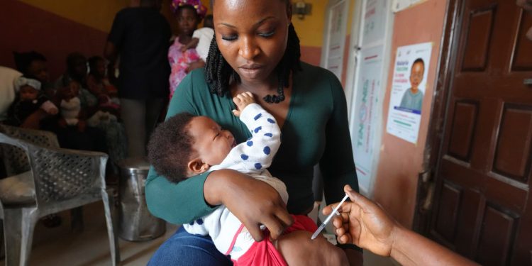 Velika Britanija zalaže se za globalne napore na cjepivima pada na 400 milijuna funti na 1,25 milijardi funti usred splava smanjenja pomoći