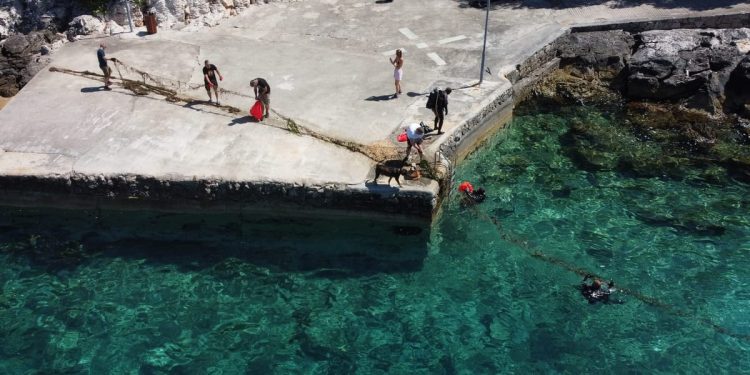 Velika ribarska mreža izvučena iz mora kod Obonjana