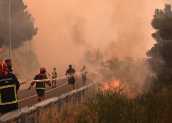 Veliki požar između Omiša i Makarske, moguće i podmetanje: “Provjere su u tijeku, sad nam je prioritet pomoći ljudima”