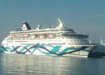 Više od 1.000 mladih turista nasukalo u Izraelu evakuirano na luksuznom brodu za krstarenje
