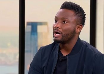 Voditelj je prisiljen ispričati se zbog jezika Jona Obi-Mikela dok bivša zvijezda Chelsea uleti u Nicolasa Jacksona nakon što je Blues Striker poslao nekoliko minuta nakon što je ušao u porazu od 3-1 Flamengo