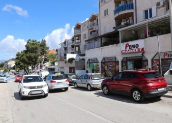 Vozačica pokosila više parkiranih mopeda kod ‘Sedam smrtnih grijeha’