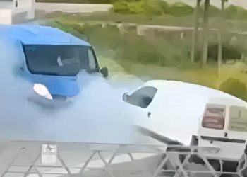 Vozilo protiv vozila, jedno zamalo završilo u moru!