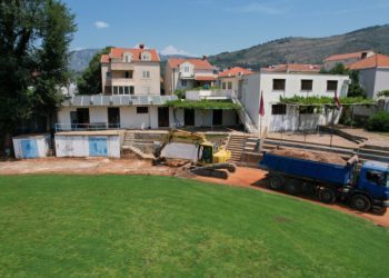 Vrijednost radova oko 370 tisuća eura: Radi se atletska staza na stadionu Lapad (FOTO)