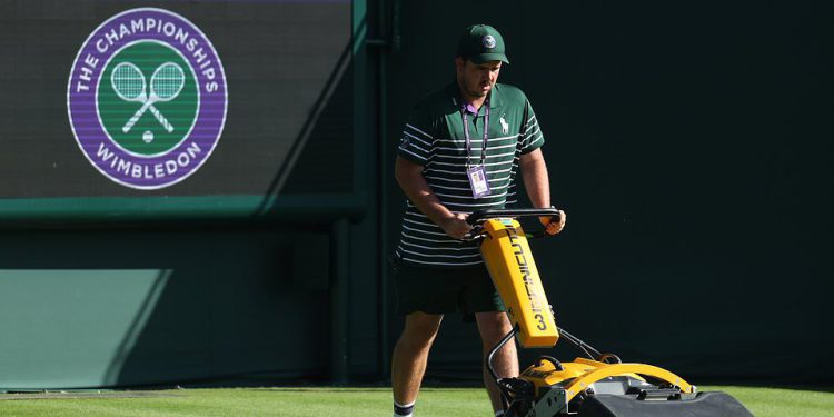 Wimbledon 2025 Live: Posljednji teniski rezultati i postavljena ažuriranja kao Carlos Alcaraz, Emma Raducanu i Katie Boulter u akciji najtoplijeg dana-s upozorenjem koje je poslano navijačima u redu čekanja