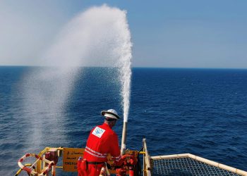 Zapalio se brod s 3000 vozila: "Ostavljen je da pluta Pacifikom!"