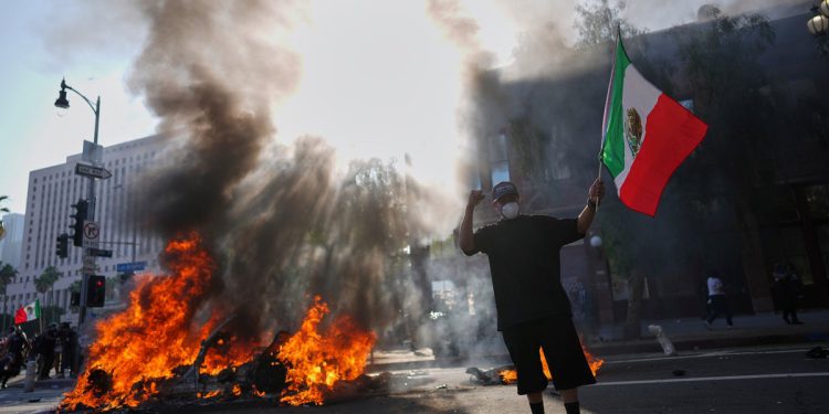 Zašto LA protestira? Trump raspoređuje Nacionalnu gardu nakon imigracijskih racija iskričava velike nemire