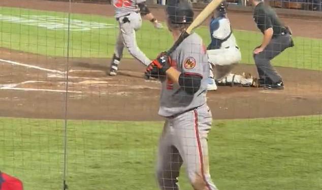 Zastrašujuće scene na MLB igri kao Tampa Bay Rays bacač lovac Bigge udario je u glavu za loptu od 105mph