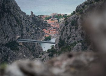 Zbog velikog požara otkazan večerašnji koncert u Omišu