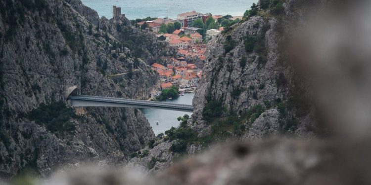 Zbog velikog požara otkazan večerašnji koncert u Omišu