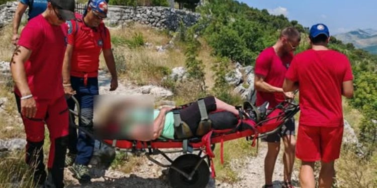 Žena nedaleko od Omiša pala u nesvijest, spašavali je HGSS-ovci
