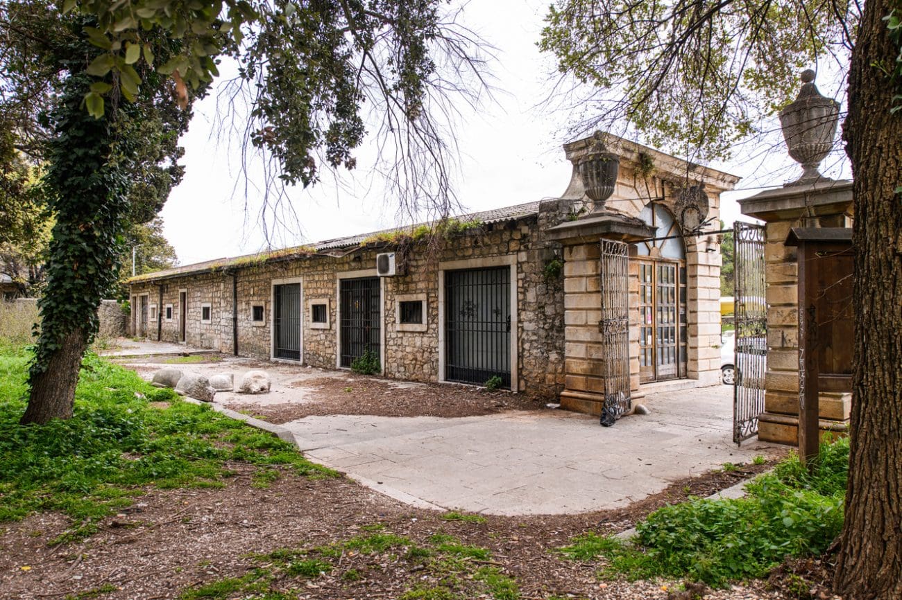 Zgrada konjušnice