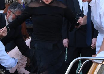 Živi svoj najbolji život! Deborra -Lee Furness smanjuje moderan figura u Veneciji dok pohađa raskošno vjenčanje Lauren Sanchez i Jeff Bezos – nakon što je dovršio razvod od Hugha Jackmana