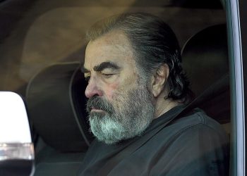 Znak da je Tom Selleck (80) odbija pogledati svoju dob nakon razornih otkazivanja plavih krvi