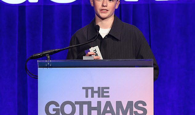 Zvijezda adolescencije, 15 godina, pobjeđuje na GOTHAM TV nagradama nakon što je dobio slobodan dan u školi