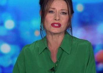 Zvijezda susjeda Madeleine West priznaje da se osjeća kao ‘razbijena vaza’ dok dijeli poteškoće u brizi za novorođenče nakon što je dočekala sedmo dijete u dobi od 47 godina