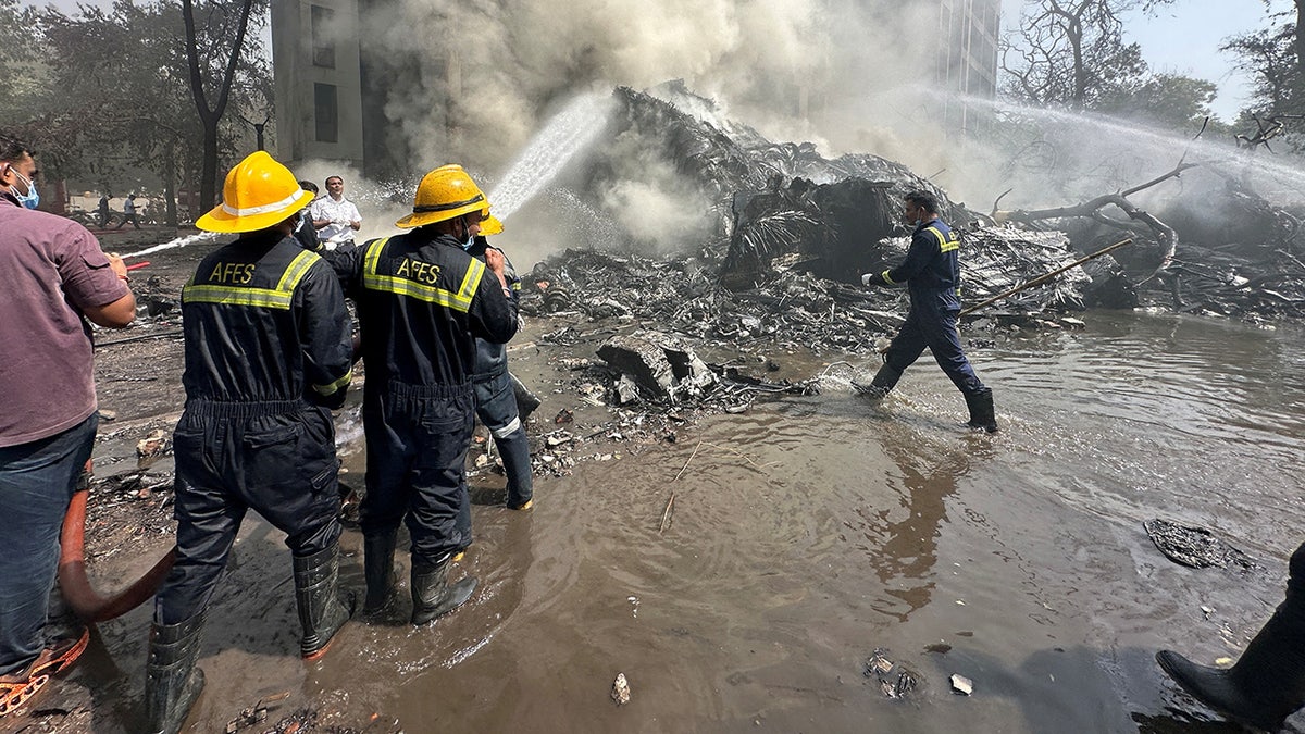 Dim se raste s mjesta Air India Avion Crash