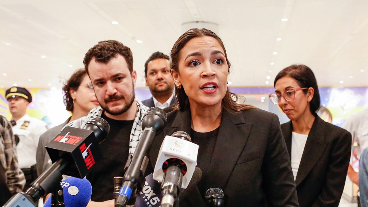 AOC konferencija za novinare s Khalilom