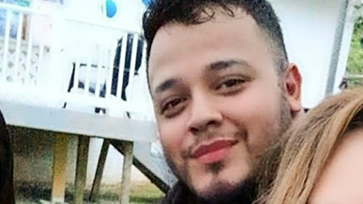 Kilmar Abrego Garcia se nasmiješi na nedatiranoj fotografiji prije deportacije