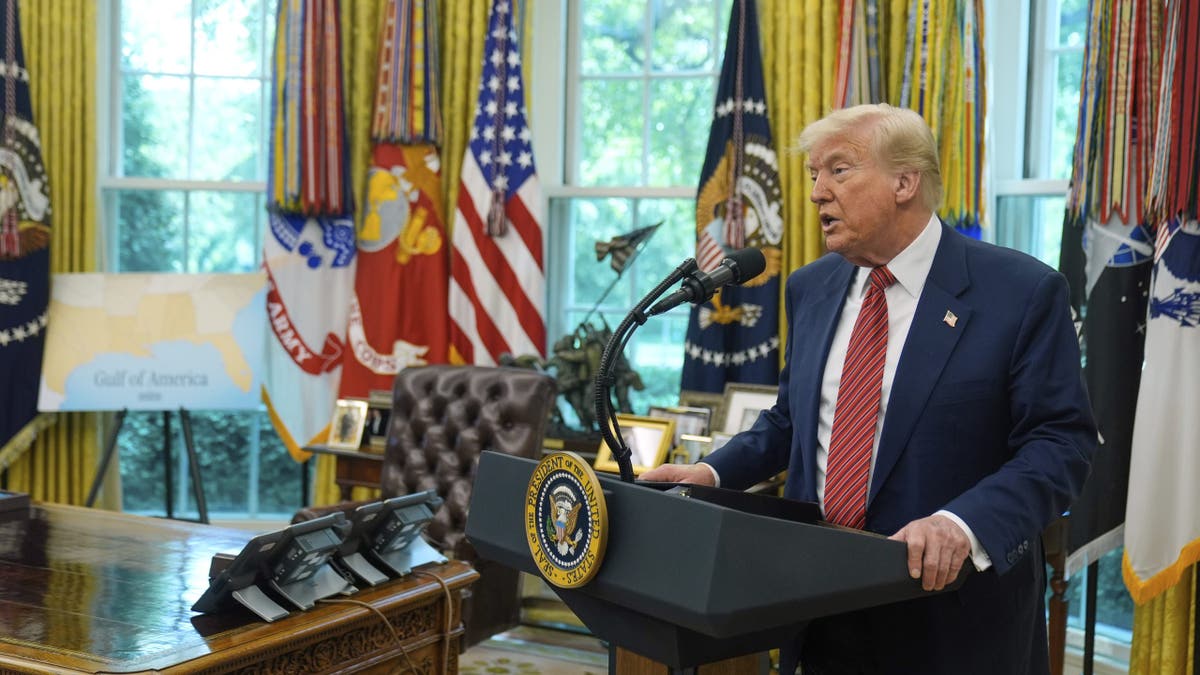 Trump govori u Ovalnom uredu