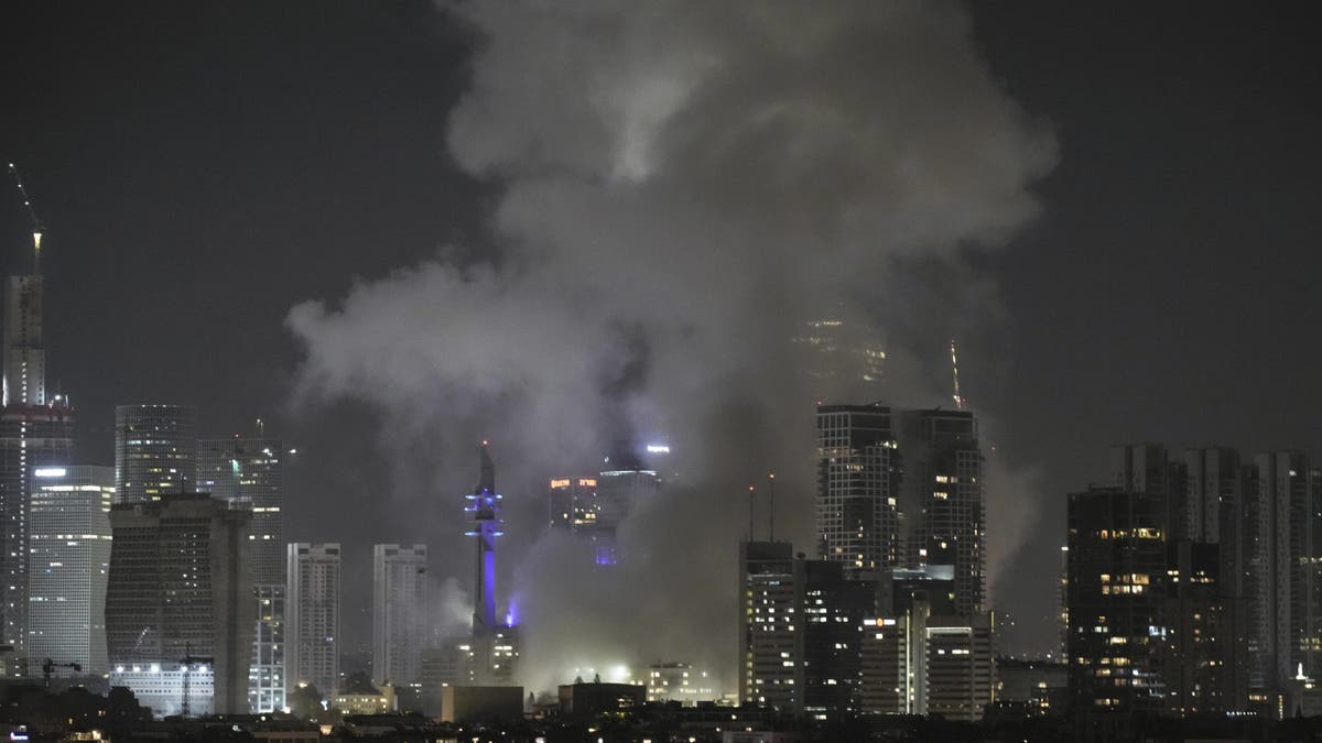Dim se raste nakon raketnog napada u Tel Avivu, Izrael