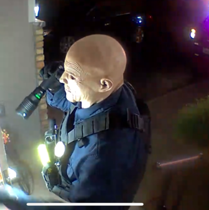 Federalni tužitelji kažu da se Boelter prerušio u policajca kako bi izvršio napade