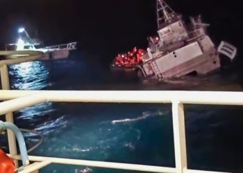 DRAMA NA MORU U DALMACIJI Uslijed nevremena tone katamaran, u tijeku spašavanje desetaka putnika