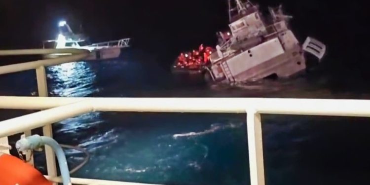 DRAMA NA MORU U DALMACIJI Uslijed nevremena tone katamaran, u tijeku spašavanje desetaka putnika