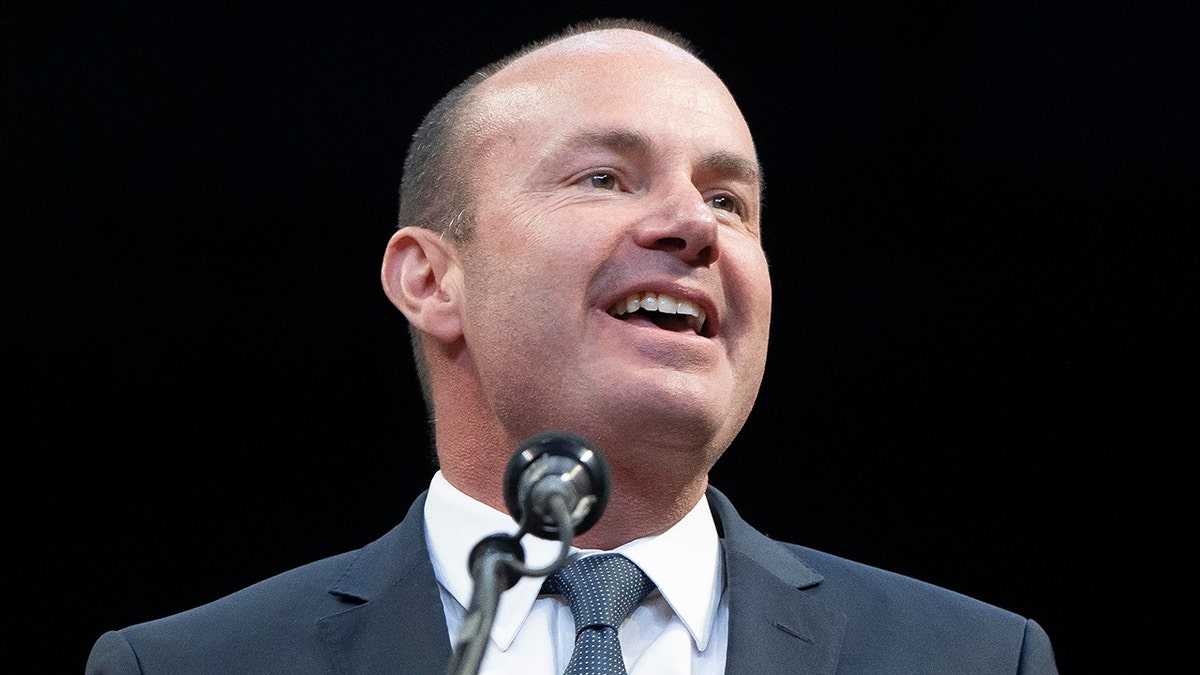 Senator Mike Lee govori na Trumpovom mitingu