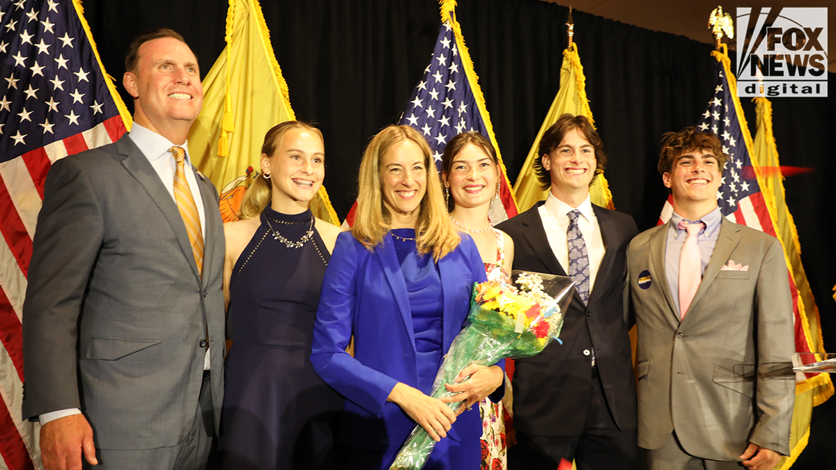 Familu Mikie Sherrill hodao je na pozornicu "Mi smo obitelj" U utorak navečer, a njezina najstarija kći iznijela je uvodne primjedbe.