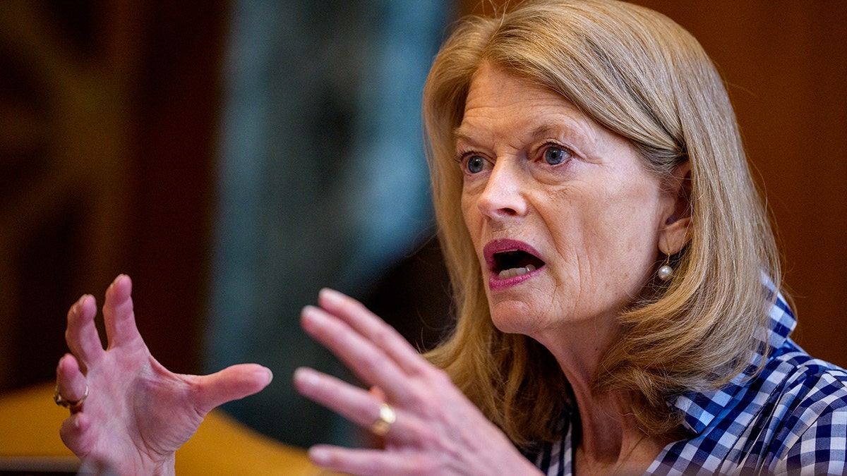 Murkowski dovodi u pitanje Lutnick, nije na slici, tijekom saslušanja Senata