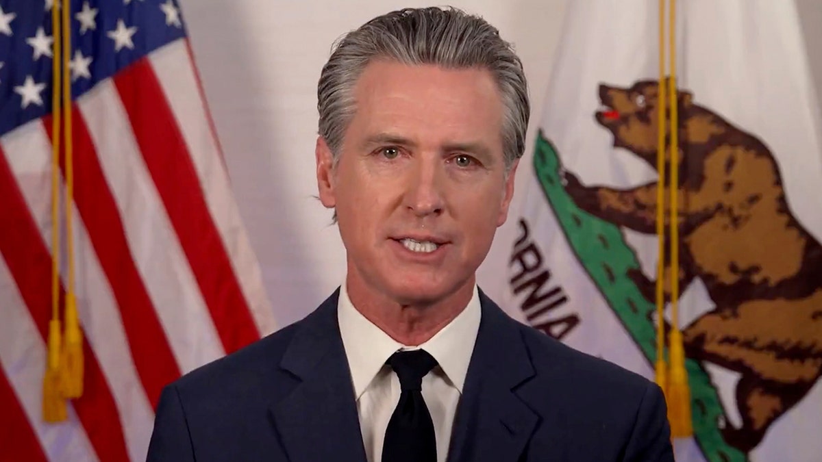 Newsom u video s nama, Kalifornijske zastave