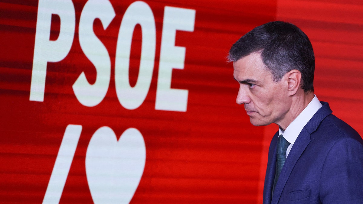 Španjolska socijalistički premijer Sanchez imenuje novo vodstvo stranke kako bi ograničio štetu od sonde za cijepljenje