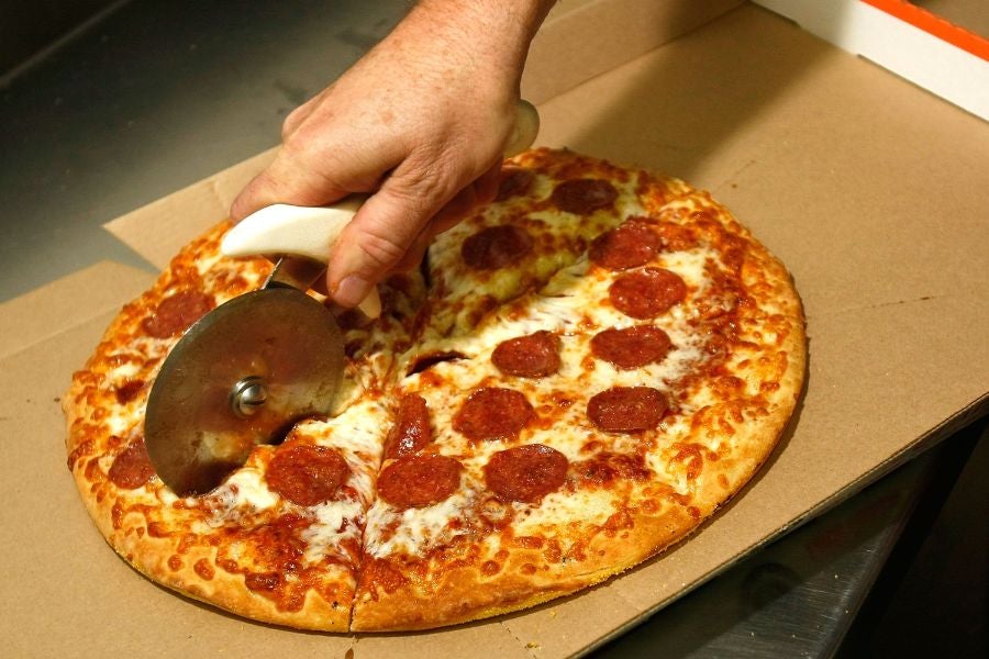 Umirovljeni kalifornijski veteran osvojio je milijun dolara od lutrijske karte kupljene kako bi prekinuo račun za savjet za pizzu.
