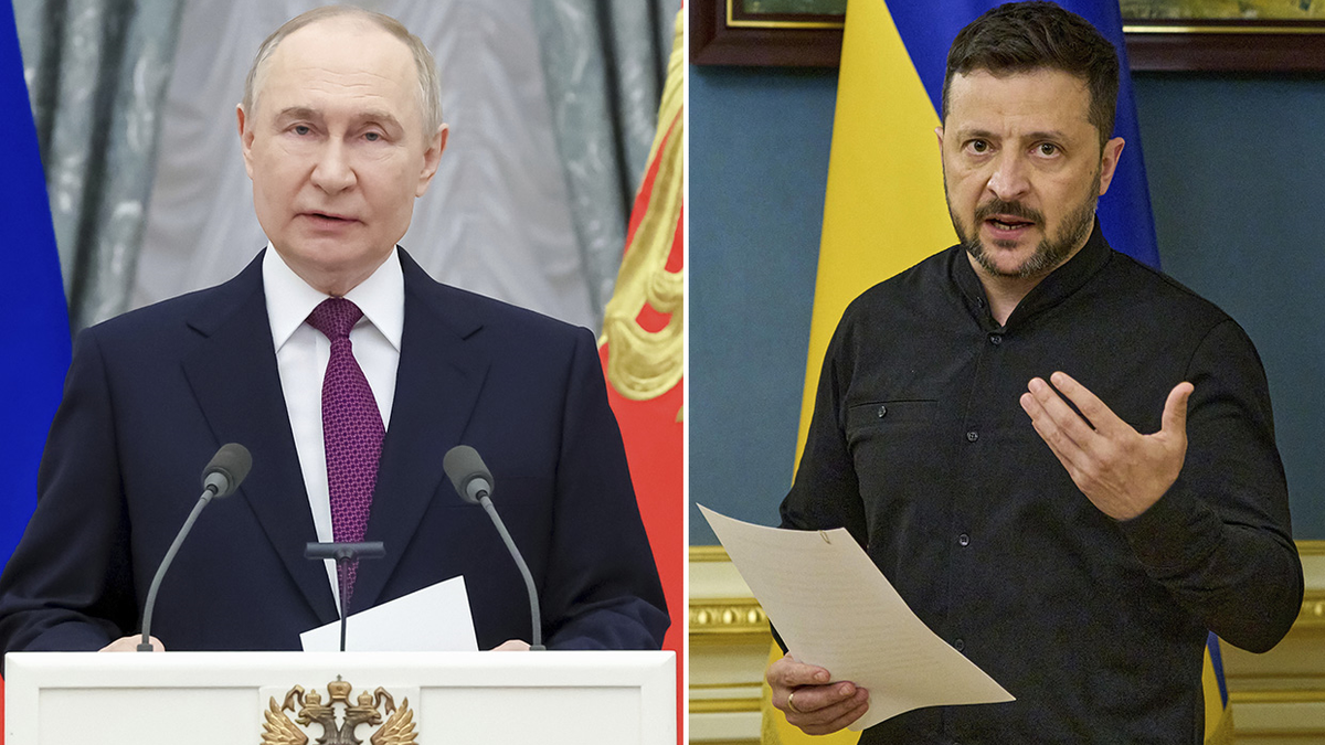 Ruski Putin sjedi na mikrofonima, a ukrajinski Zelenskyy drži komad papira dok govori