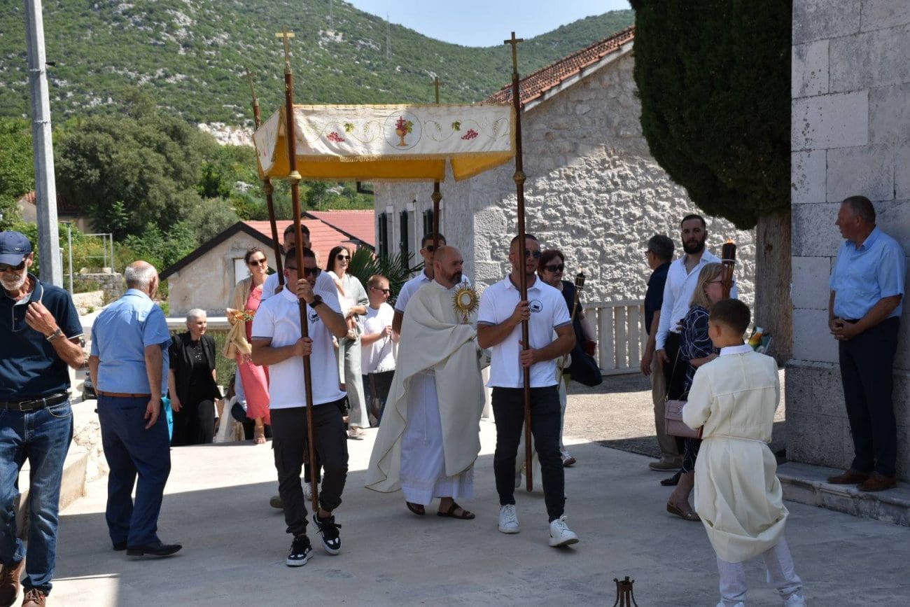 rogotin tijelovo procesija kriz isus krisg bog vjera nn raspelo kriz nn1 1