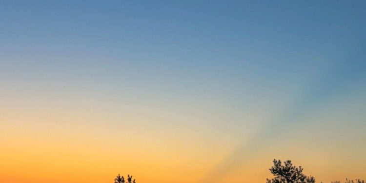 NEOBIČNA POJAVA NA NEBU IZNAD SPLITA Jeste li primijetili ‘tamnu prugu’? Evo što to znači