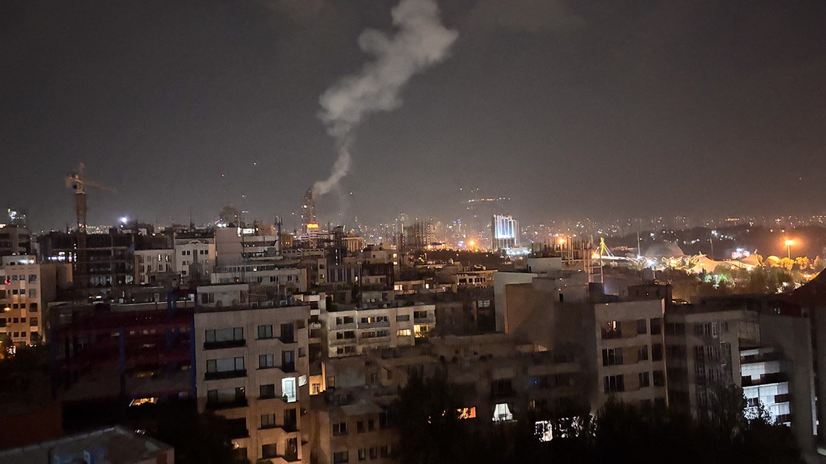 Dim se povećava u Teheranu, Iran nakon bombardiranja koje je izveo Izrael.
